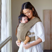 Porte-bébé Embrace Soft Olive Ergobaby