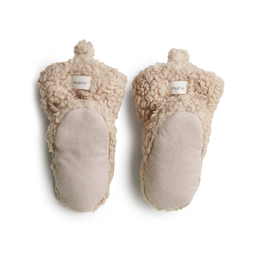 Cozy baby slippers - Mushie 
