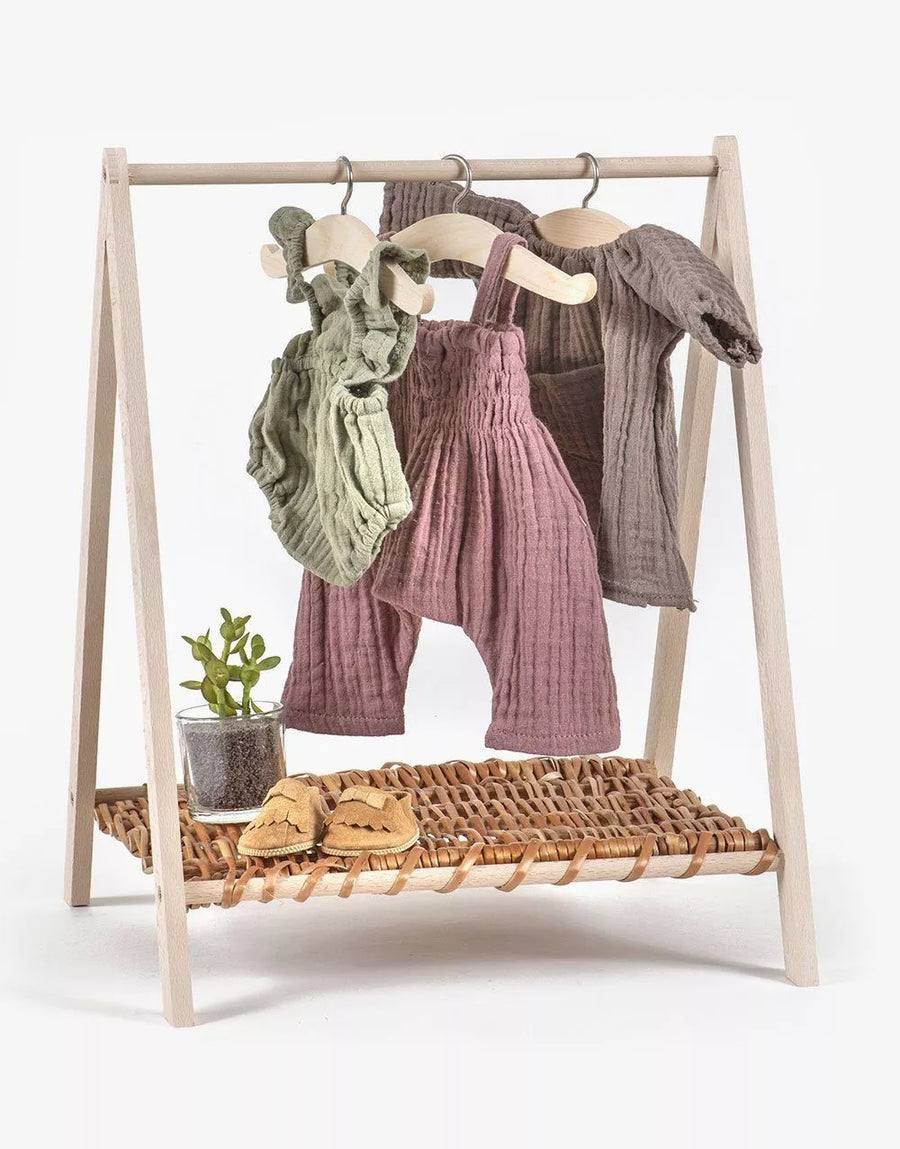 Wendy clothes rack in natural wood &amp; wicker for doll - Minikane
