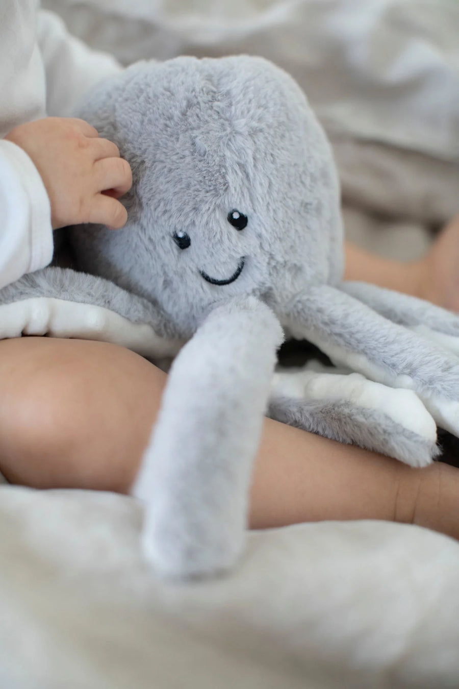 Peluche réconfort Olly octopus bruit blanc Gris - Flow Amsterdam – Comptoir  des Kids