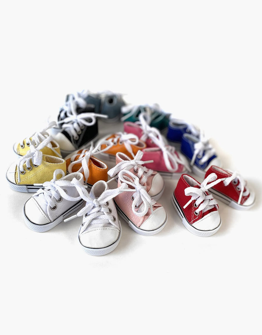 Witte Komvers sneakers met pailletten voor poppen - Minikane