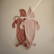 Roze geribd babymutsje (0-3M) - Mushie 