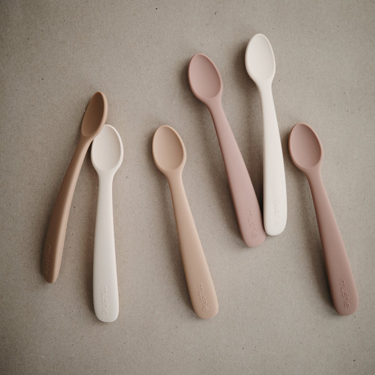 Set of 2 Blush / Shifting Sand silicone spoons - Mushie 